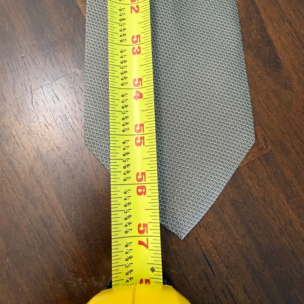 Geoffrey Beene Mens Silver Grey Micro Weave 100% Silk Necktie Made in Italy 4in - Picture 6 of 6